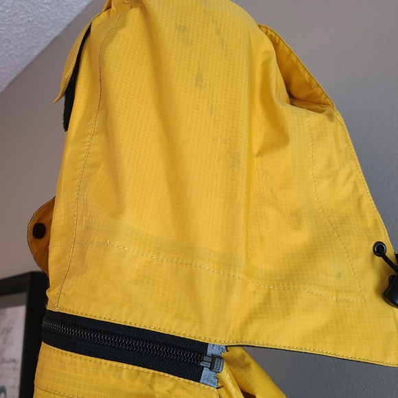 High vis  Gore-tex performance jacket. - Picture 6 of 10